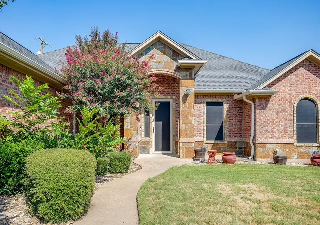 Photo 3 of Single family home for sale at 9704 Trinity Ct, Granbury, TX 76049 | MLS# 21331666 | Listing updated on 2026-10-06
