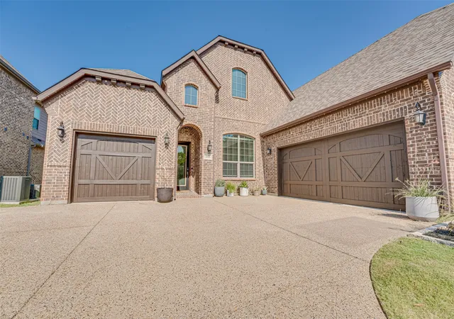 Photo 2 of Sale Pending at 3315 Royal Ridge Dr, Rockwall, TX 75087 | MLS# 21348466 | Listing updated on 2026-08-23