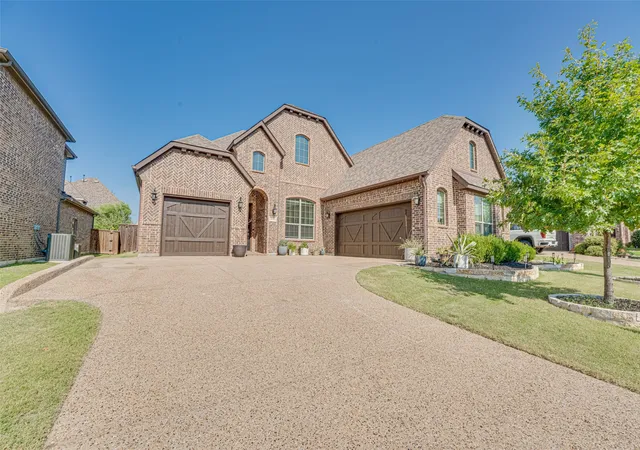 Photo 3 of Sale Pending at 3315 Royal Ridge Dr, Rockwall, TX 75087 | MLS# 21348466 | Listing updated on 2026-08-23