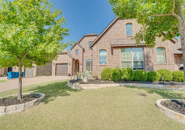 Photo 3 of Sale Pending at 3315 Royal Ridge Dr, Rockwall, TX 75087 | MLS# 21348466 | Listing updated on 2026-08-23