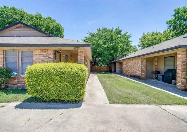 Multi family home for sale at 1217 Kimbrough St, Fort Worth, TX 76108 | MLS# 21342304