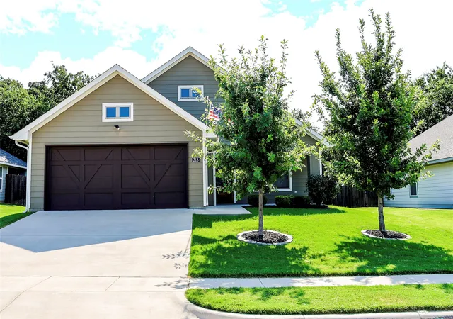 Photo 1 of Single family home for sale at 213 Clover Cir, Weatherford, TX 76086 | MLS# 21348685 | Listing updated on 2026-08-22