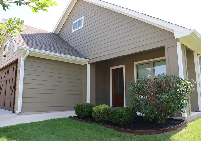 Photo 3 of Single family home for sale at 213 Clover Cir, Weatherford, TX 76086 | MLS# 21348685 | Listing updated on 2026-08-22
