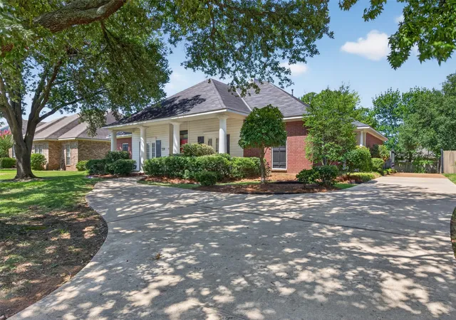 Photo 3 of Single family home for sale at 138 Downing Ct, Bossier City, LA 71111 | MLS# 21348545 | Listing updated on 2026-08-16