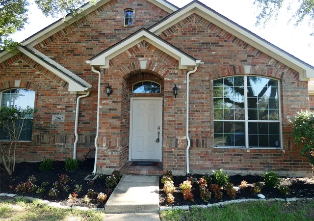 Photo 2 of Single family home for sale at 2967 Wild Oak Ln, Rockwall, TX 75032 | MLS# 21349486 | Listing updated on 2026-08-10