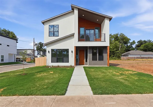 Photo 1 of Single family home for sale at 6200 Carlton Garrett St, Dallas, TX 75215 | MLS# 21348811 | Listing updated on 2026-10-09