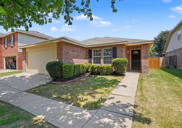 Photo 1 of Sale Pending at 1817 Elk Lake Trl, Justin, TX 76247 | MLS# 21346539 | Listing updated on 2026-09-21