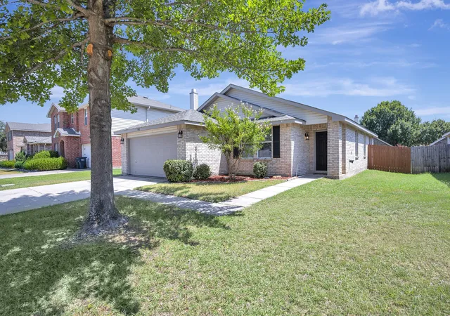 Photo 1 of Sale Pending at 1952 Copper Mountain Dr, Justin, TX 76247 | MLS# 21348128 | Listing updated on 2026-08-18