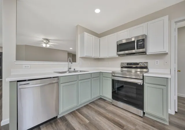 Photo 3 of Sale Pending at 1952 Copper Mountain Dr, Justin, TX 76247 | MLS# 21348128 | Listing updated on 2026-08-18