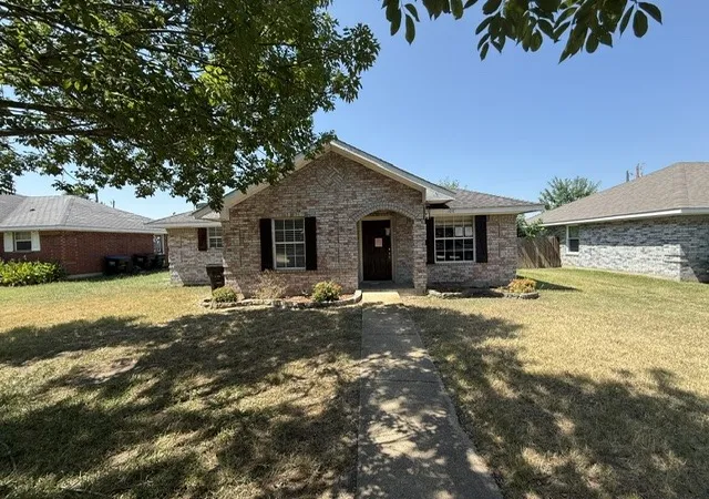 Photo 2 of Sale Pending at 108 Amy Dr, Crandall, TX 75114 | MLS# 21349616 | Listing updated on 2026-09-06