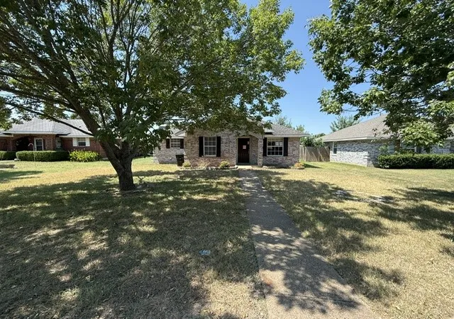 Photo 3 of Sale Pending at 108 Amy Dr, Crandall, TX 75114 | MLS# 21349616 | Listing updated on 2026-09-06