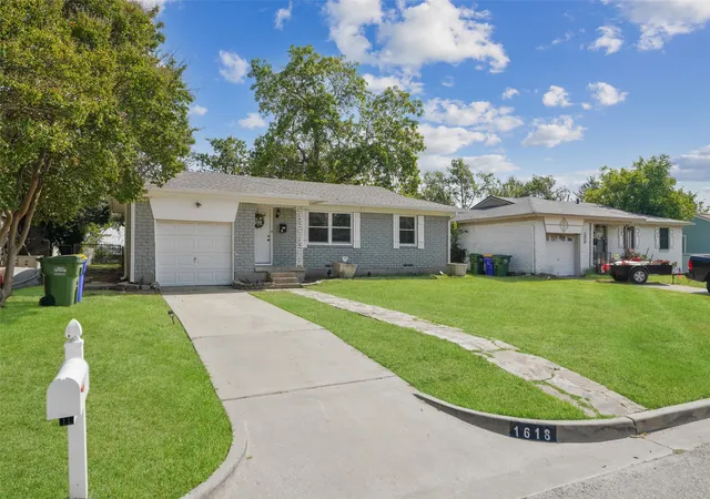 Photo 2 of Single family home for sale at 1618 Parkhaven Dr, Seagoville, TX 75159 | MLS# 21349606 | Listing updated on 2026-08-13