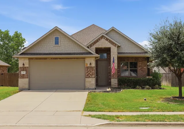 Photo 1 of Single family home for sale at 11 Pleasant Vly, Sanger, TX 76266 | MLS# 21348356 | Listing updated on 2026-09-19