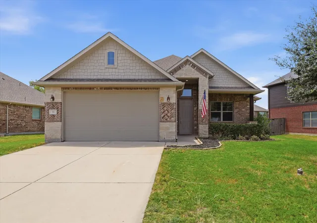Photo 2 of Single family home for sale at 11 Pleasant Vly, Sanger, TX 76266 | MLS# 21348356 | Listing updated on 2026-09-19