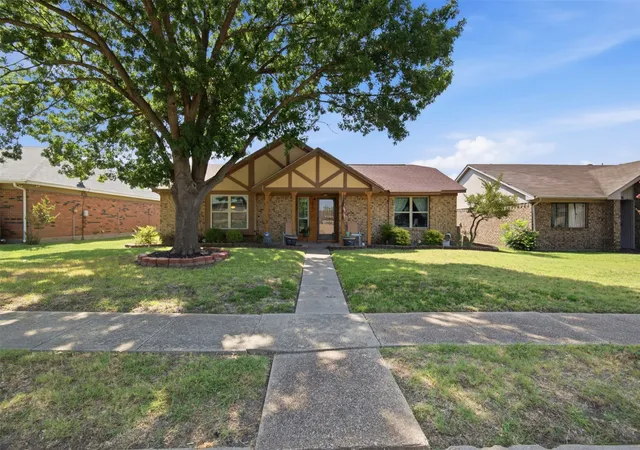 Photo 2 of Single family home for sale at 1500 Laredo Ln, Mesquite, TX 75150 | MLS# 21349665 | Listing updated on 2026-08-04