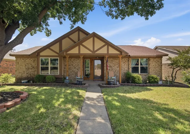 Photo 3 of Single family home for sale at 1500 Laredo Ln, Mesquite, TX 75150 | MLS# 21349665 | Listing updated on 2026-08-04