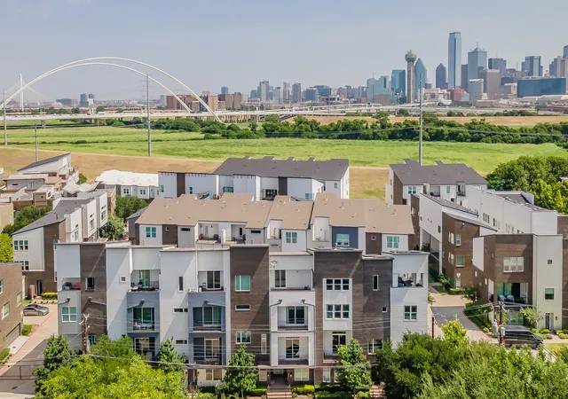 Townhouse for sale at 381 E Greenbriar Ln #804, Dallas, TX 75203 | MLS# 21348874