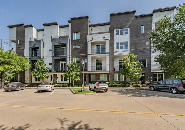 Photo 2 of Townhouse for sale at 381 E Greenbriar Ln #804, Dallas, TX 75203 | MLS# 21348874 | Listing updated on 2026-08-28