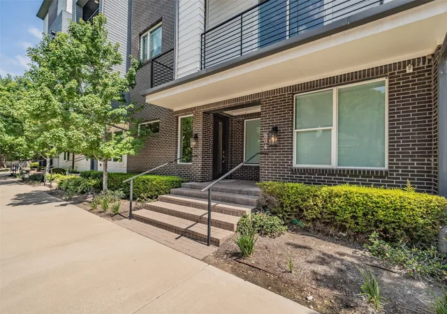 Photo 3 of Townhouse for sale at 381 E Greenbriar Ln #804, Dallas, TX 75203 | MLS# 21348874 | Listing updated on 2026-08-28