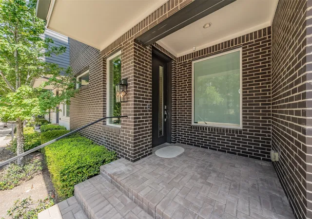 Photo 4 of Townhouse for sale at 381 E Greenbriar Ln #804, Dallas, TX 75203 | MLS# 21348874 | Listing updated on 2026-08-28