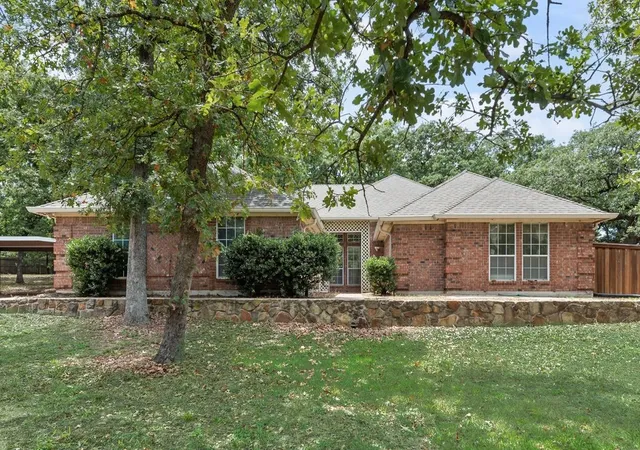 Photo 1 of Single family home for sale at 1022 Oak Tree Dr, Fort Worth, TX 76140 | MLS# 21348740 | Listing updated on 2026-10-07