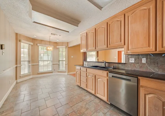 Photo 4 of Single family home for sale at 1022 Oak Tree Dr, Fort Worth, TX 76140 | MLS# 21348740 | Listing updated on 2026-10-07