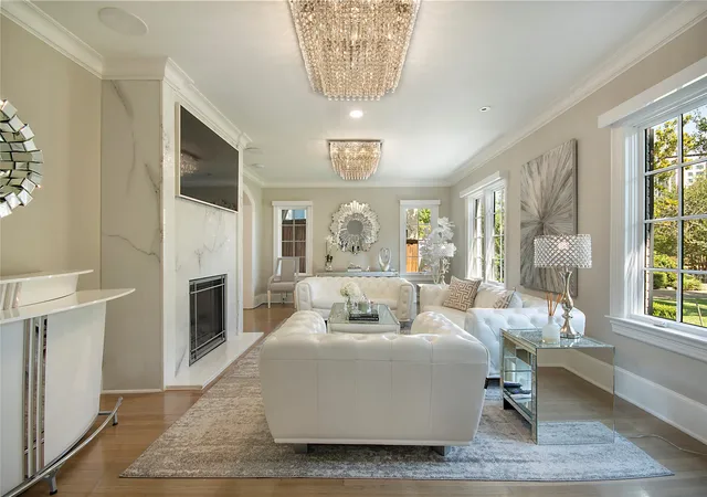 Photo 3 of Sale Pending at 3210 Beverly Dr, Dallas, TX 75205 | MLS# 21349580 | Listing updated on 2026-09-28