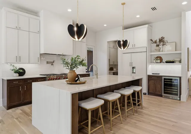 Photo 2 of Single family home for sale at 6984 Bob O Link Dr, Dallas, TX 75214 | MLS# 21342725 | Listing updated on 2026-10-06
