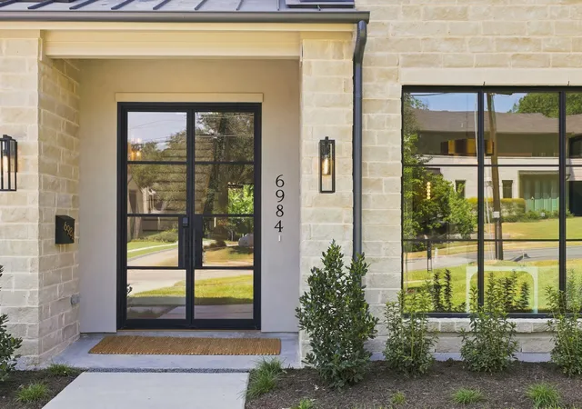 Photo 4 of Single family home for sale at 6984 Bob O Link Dr, Dallas, TX 75214 | MLS# 21342725 | Listing updated on 2026-10-06