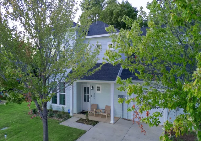 Photo 1 of Multi family home for sale at 305 Jefferson St, Arlington, TX 76012 | MLS# 21349749 | Listing updated on 2026-09-06