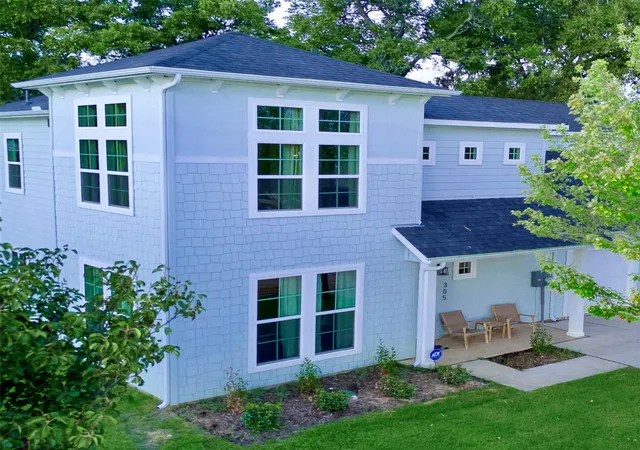 Photo 2 of Multi family home for sale at 305 Jefferson St, Arlington, TX 76012 | MLS# 21349749 | Listing updated on 2026-09-06