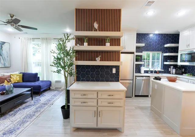 Photo 3 of Multi family home for sale at 305 Jefferson St, Arlington, TX 76012 | MLS# 21349749 | Listing updated on 2026-09-06