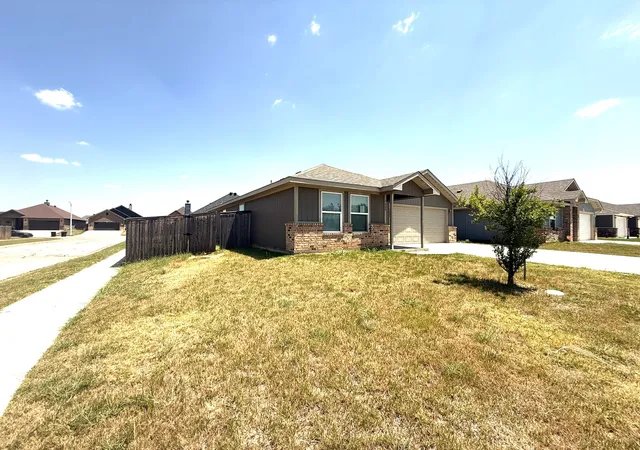 Photo 3 of Sale Pending at 7649 Vineyard Dr, Abilene, TX 79606 | MLS# 21346441 | Listing updated on 2026-08-14