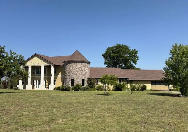 Photo 1 of Single family home for sale at 195 Whitworth Rd, Whitewright, TX 75491 | MLS# 21348933 | Listing updated on 2026-08-14