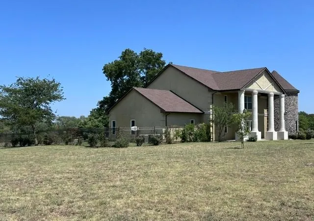 Photo 2 of Single family home for sale at 195 Whitworth Rd, Whitewright, TX 75491 | MLS# 21348933 | Listing updated on 2026-08-14