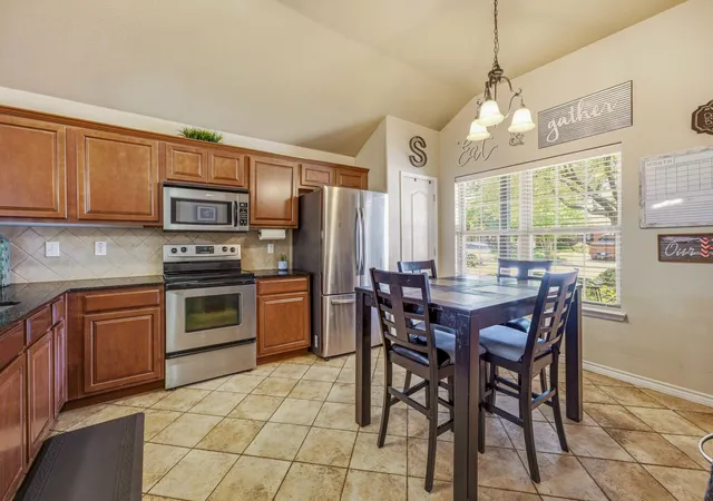 5th image of 200 Jacinth Ln, Granbury, TX 76049 | MLS# 21349752