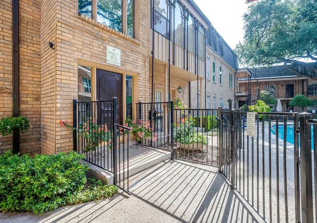 2nd image of 4312 Bellaire Dr S #219, Fort Worth, TX 76109 | MLS# 21348537