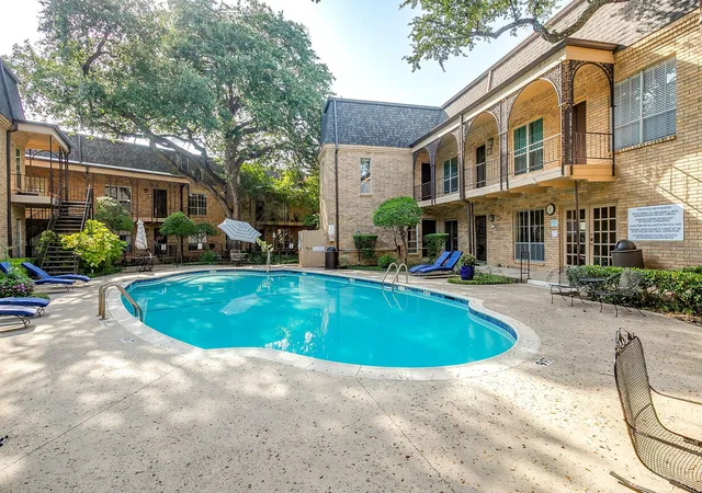2nd image of 4312 Bellaire Dr S, Fort Worth, TX 76109