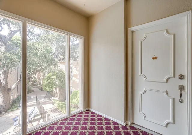 Listing Photo 4 - Condo for sale in building located at 4312 Bellaire Dr S, Fort Worth, TX 76109 - Unit #219