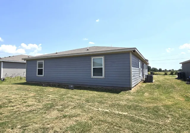 3rd image of 413 County Line Rd, Mabank, TX 75147