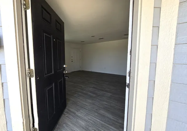 5th image of 413 County Line Rd, Mabank, TX 75147