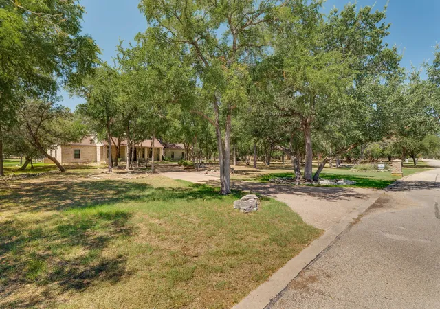 4th image of 735 Winding Trl, Crawford, TX 76638 | MLS# 21349493