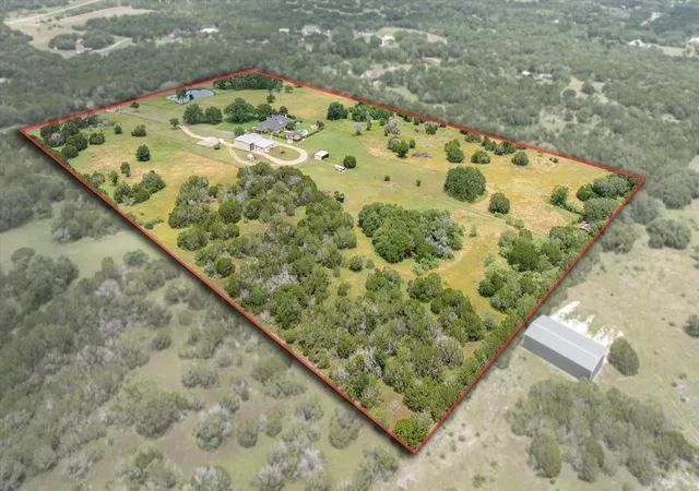 Photo 1 of Single family home for sale at 2560 Shady Oaks Cir, Glen Rose, TX 76043 | MLS# 21349296 | Listing updated on 2026-08-04