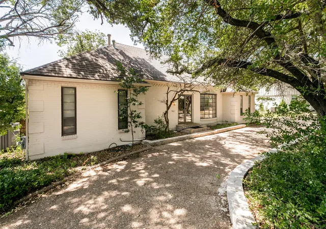 Photo 1 of Single family home for sale at 1909 Dakar Rd E, Fort Worth, TX 76116 | MLS# 21349086 | Listing updated on 2026-08-28