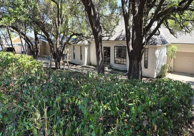 Photo 2 of Single family home for sale at 1909 Dakar Rd E, Fort Worth, TX 76116 | MLS# 21349086 | Listing updated on 2026-10-08