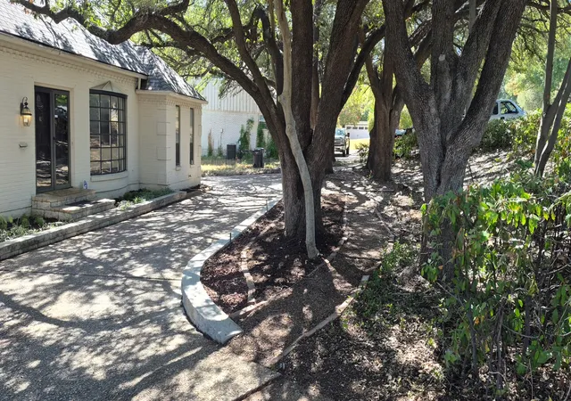 Photo 3 of Single family home for sale at 1909 Dakar Rd E, Fort Worth, TX 76116 | MLS# 21349086 | Listing updated on 2026-10-08
