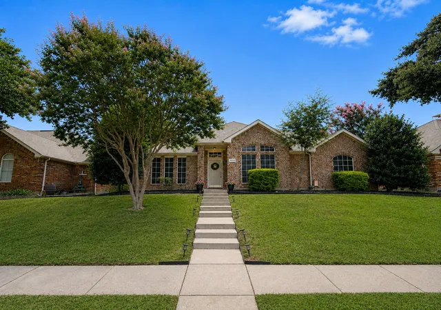 Photo 2 of Single family home for sale at 6514 Autumnwood Dr, Frisco, TX 75035 | MLS# 21344444 | Listing updated on 2026-08-04