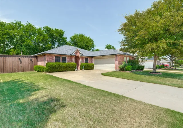Photo 1 of Single family home for sale at 905 Larkspur Dr, Allen, TX 75002 | MLS# 21347880 | Listing updated on 2026-09-15