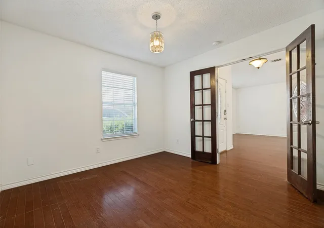 Photo 4 of Single family home for sale at 905 Larkspur Dr, Allen, TX 75002 | MLS# 21347880 | Listing updated on 2026-09-15