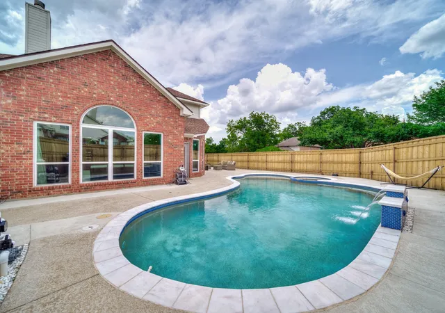 Photo 2 of Single family home for sale at 3608 Parkhurst Cir, Richardson, TX 75082 | MLS# 21348114 | Listing updated on 2026-08-08